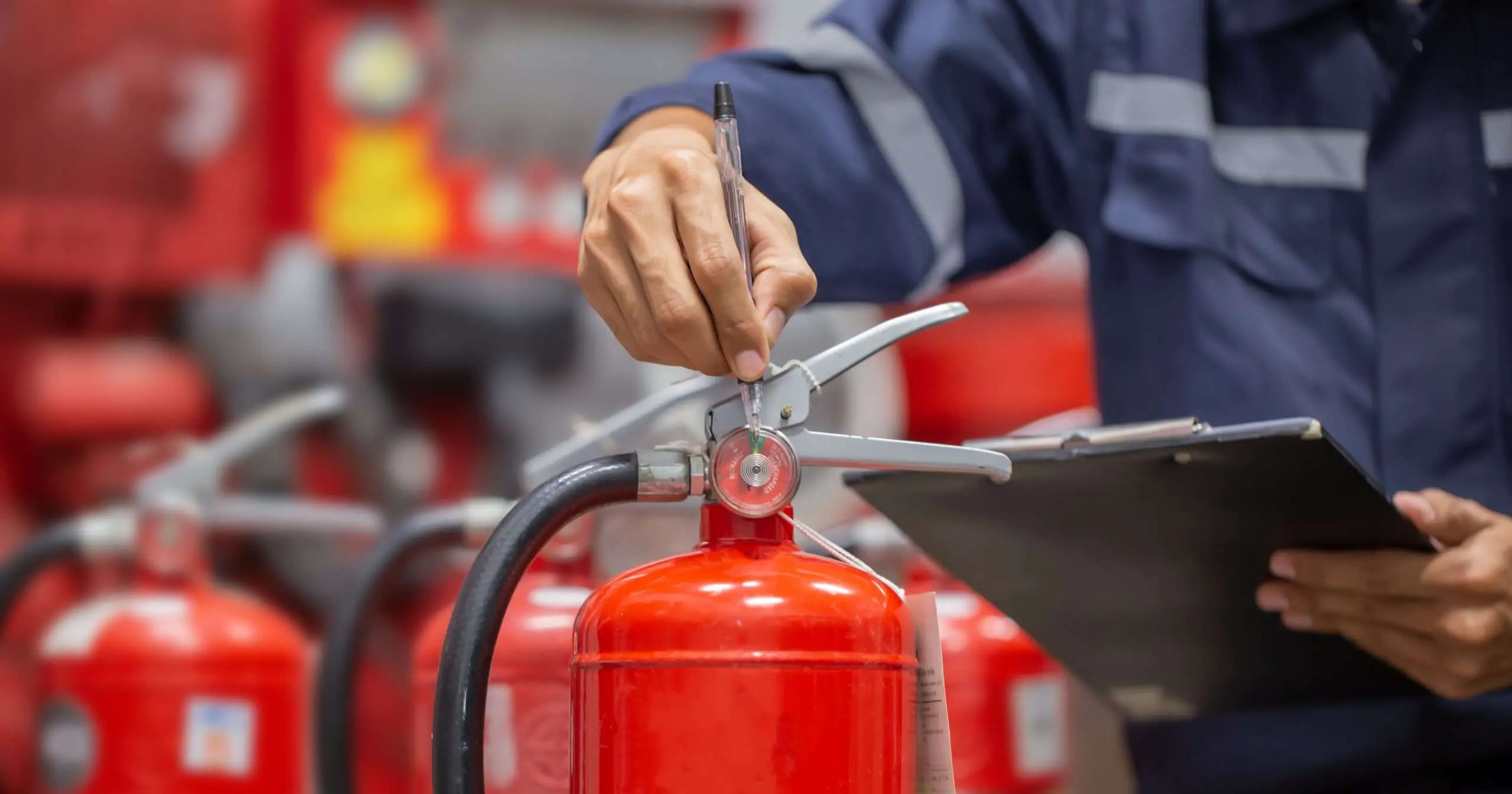 Quy trình nạp sạc bình chữa cháy tại PCCC Phú Quang đúng kỹ thuật và an toàn 